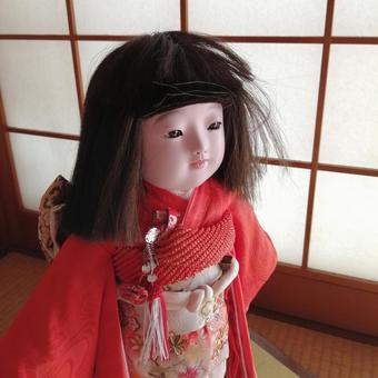 髪が乱れてます… 髪が乱れてます… 人形,日本人形,着物の写真素材