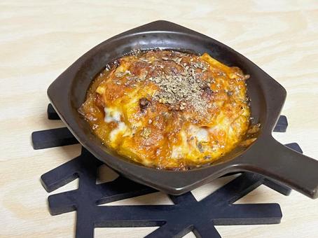 ミニスキレットで焼いたミニグラタン ミニスキレットで焼いたミニグラタン グラタン,チーズ,パセリの写真素材