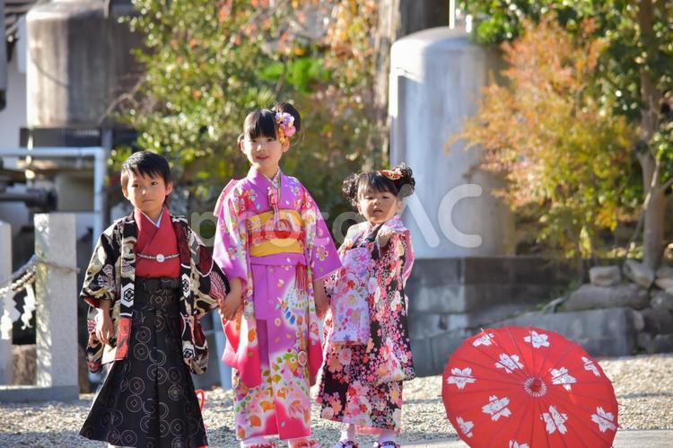 七五三の子供たち お着物,お祝い,お祝いごとの写真素材