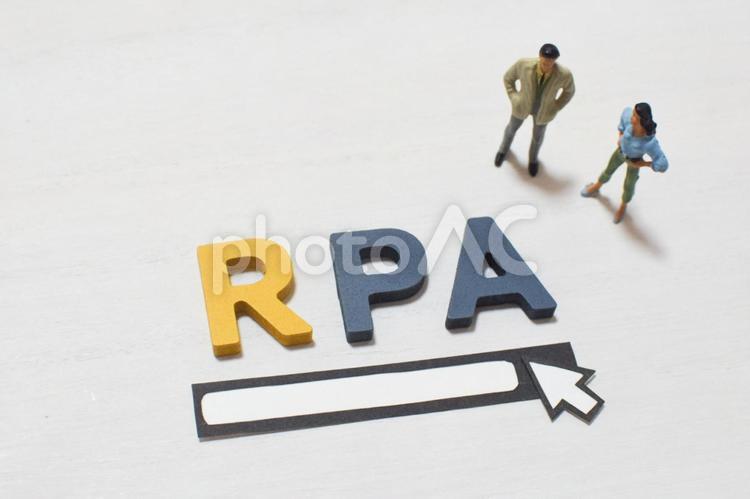RPAについてビジネスマンが調べる② rpa,ロボティックプロセスオートメー,自動化の写真素材