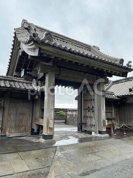 雨の仙巌園（正門） 雨の仙巌園（正門）,雨,鹿児島の写真素材