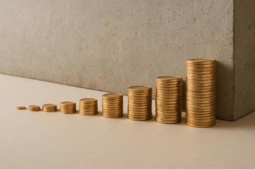 壁際に積み上がる黄金の階段 壁際に積み上がる黄金の階段の写真