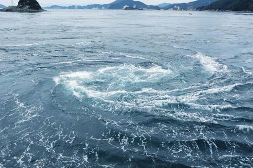 鳴門海峡の渦潮 渦潮,鳴門海峡,淡路島の写真素材