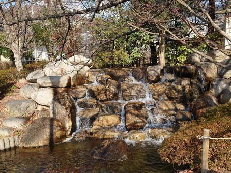 岡本南公園の小さい滝 神戸市,神戸市東灘区,滝の写真素材