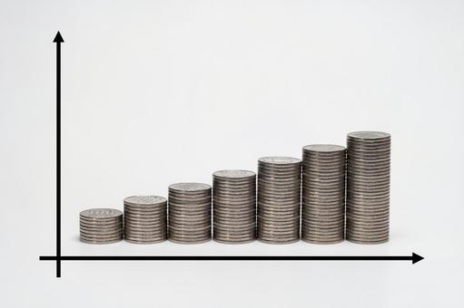 積みあがるコインでお金が増えていくグラフ 積みあがるコインでお金が増えていくグラフ 金融,お金,投資の写真素材