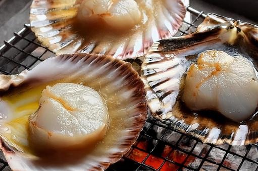 ホタテの網焼き ホタテの網焼きの写真