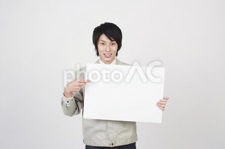 作業着の男性とボード8 男性,日本人,エンジニアの写真素材