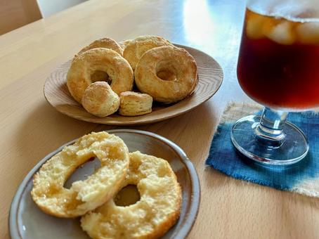 スコーンとアイスコーヒー スコーンとアイスコーヒー おうちカフェ,食べ物,ティータイムの写真素材