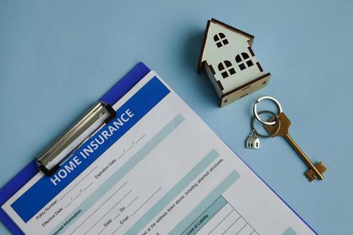 家についての保険モチーフ　暗め 金融,不動産,申請の写真素材