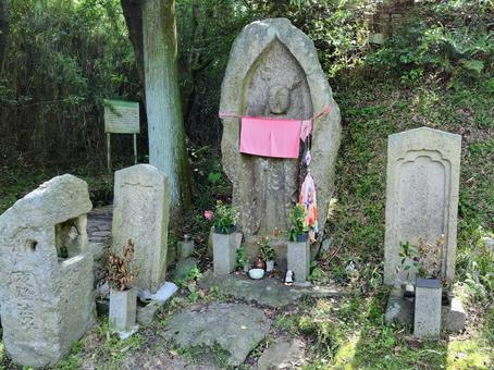 道端のお地蔵さん 道端のお地蔵さん お地蔵さん,道端,地蔵菩薩の写真素材