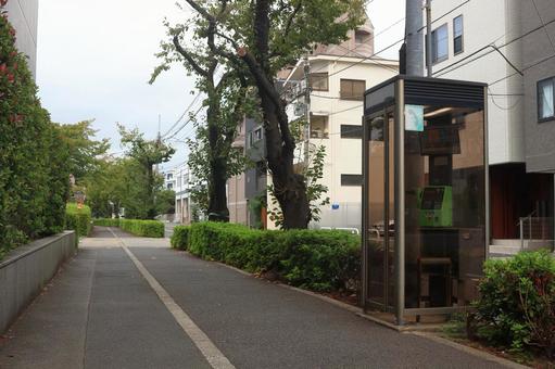 電話ボックスがある都市の街路 電話ボックスがある都市の街路 電話ボックス,公衆電話,電話の写真素材