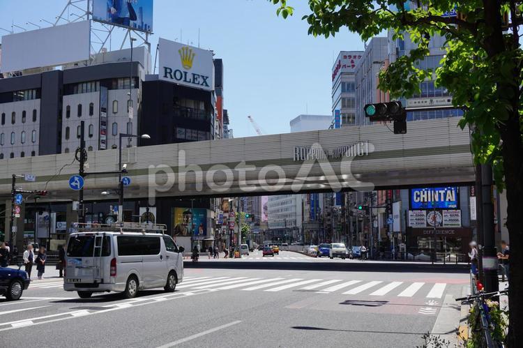 六本木交差点　外苑東通り・六本木通りと首都高速 六本木,六本木交差点,交差点の写真素材