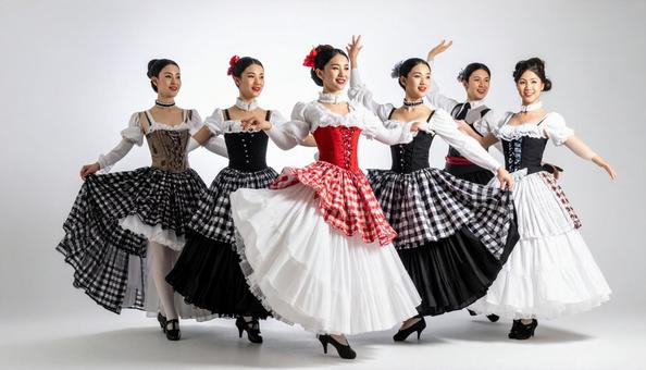 スクエアダンスを踊る衣裳を着た女性たち スクエアダンスを踊る衣裳を着た女性たちの写真