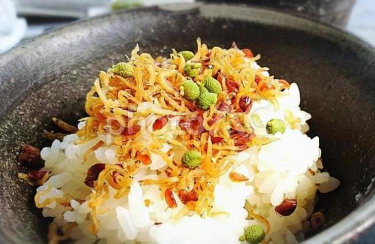 ちりめん山椒ごはん ちりめん山椒,ごはん,ご飯の写真素材