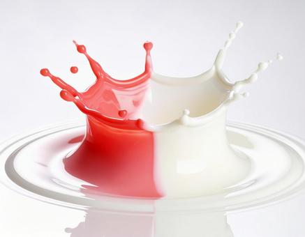 イチゴミルクのミルククラウン イチゴミルクのミルククラウンの写真