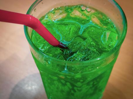 メロンソーダ、赤いストロー メロンソーダ,ストロー,炭酸飲料の写真素材