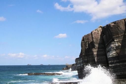 荒波と海岸 荒波と海岸 海,海岸,崖の写真素材