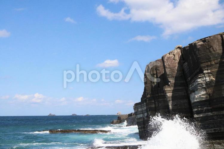 荒波と海岸 海,海岸,崖の写真素材