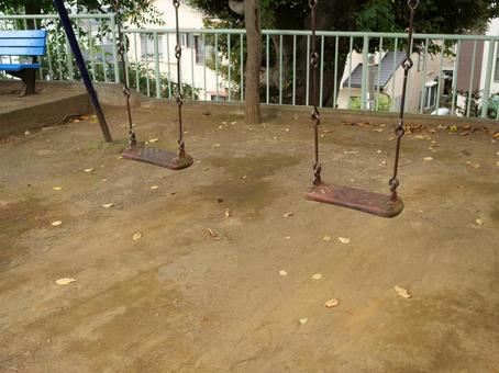 公園のブランコ 公園,遊具,日常風景の写真素材