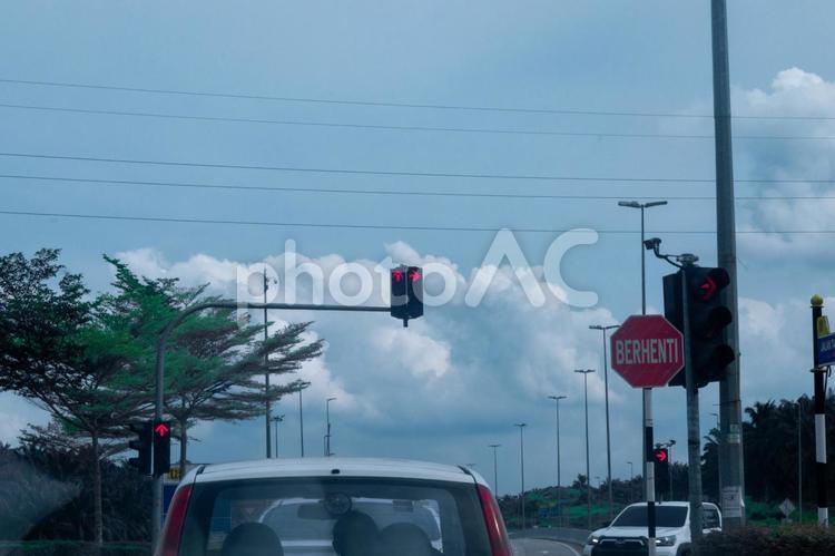 マレーシアの信号機 信号機,赤信号,青信号の写真素材