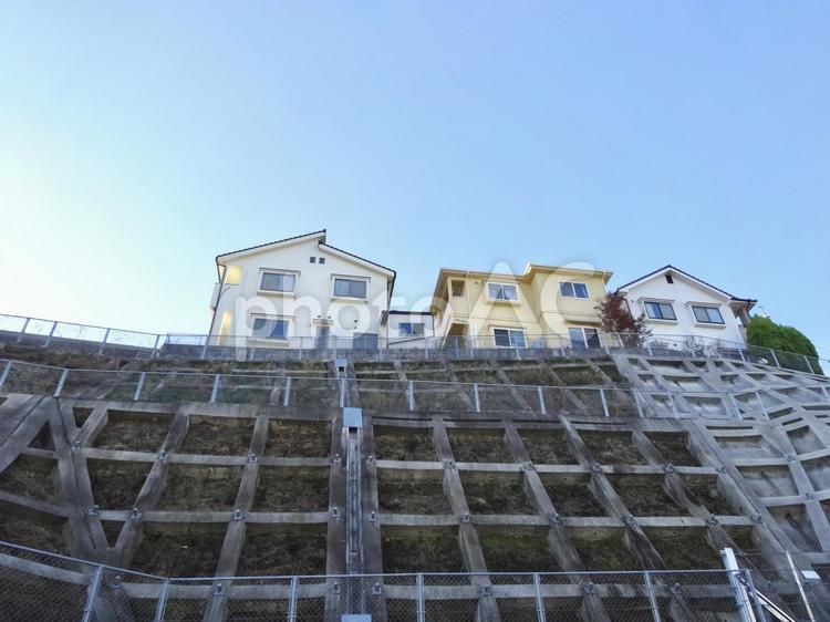 崖の上の住宅 崖,住宅,傾斜の写真素材