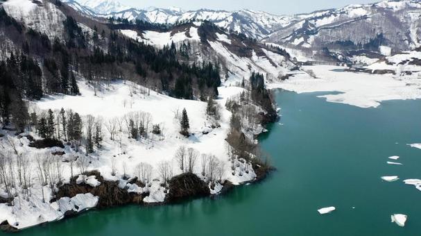 破間川ダム 雪流れの絶景 雪解け 魚沼 雪流れ,破間川ダム,魚沼の写真素材
