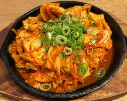 熱々の鉄板 豚キムチ 熱々の鉄板 豚キムチ 豚キムチ,キムチ炒め,鉄板料理の写真素材
