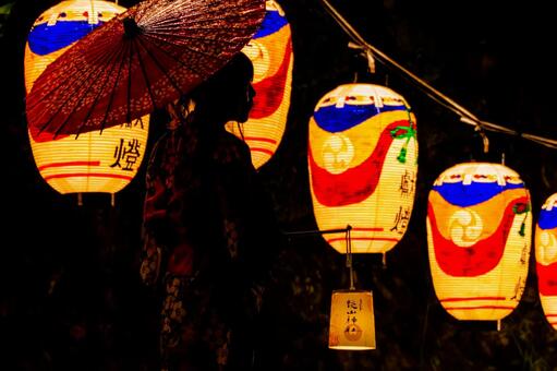 談山神社ちょうちんと浴衣姿 談山神社,ライトアップ,提灯の写真素材