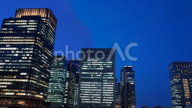 オフィス街の夜景 オフィス街の夜景,夜景,景色の写真素材