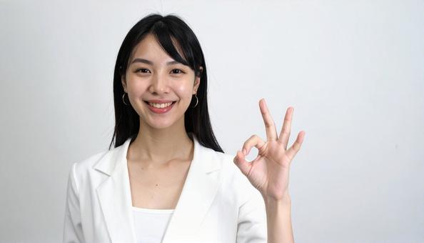 OKサインをする女性 OKサインをする女性の写真