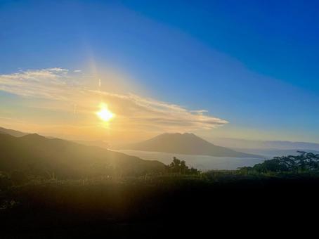 輝北かろ見る桜島の夕焼け 桜島,輝北,鹿児島の写真素材