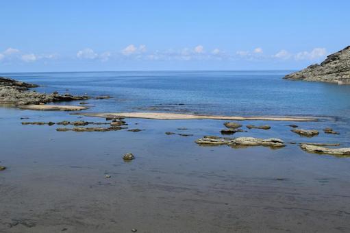 日本海の穏やかな浜辺の風景 日本海の穏やかな浜辺の風景の写真