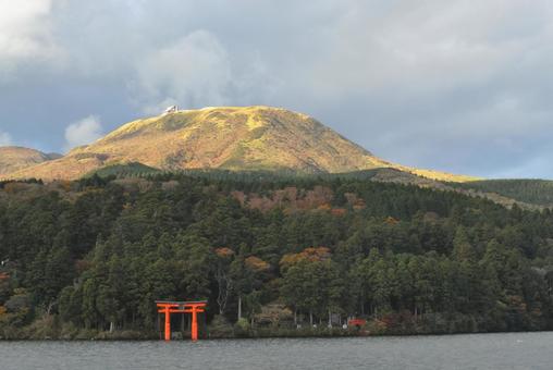 山4 山4 鳥居,朱,箱根の写真素材