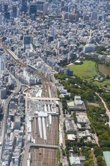上野駅上空から御徒町方向を空撮 上野駅上空から御徒町方向を空撮の写真