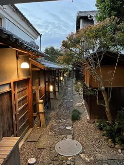秋の夕暮れ時、和風の小道 小道,和風,秋の写真素材