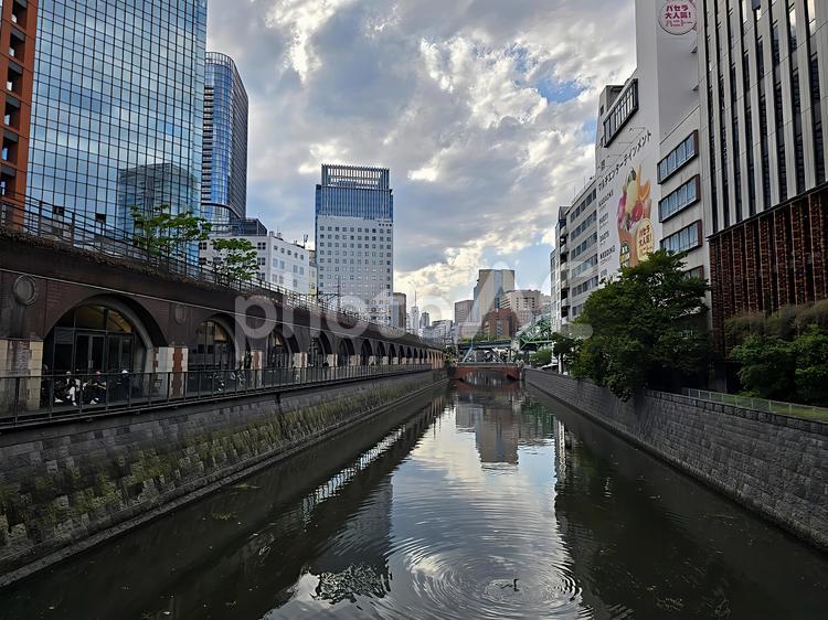 神田川を辿る〜万世橋からの眺望 川,街並み,晴れの写真素材