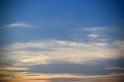 暗くなりゆく夕空 暗くなりゆく夕空 夕方,夕焼け空,夕空の写真素材