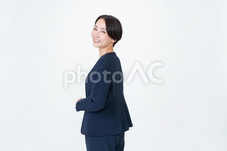 振り返るスーツを着た女性 ビジネスマン,ビジネス,振り返るの写真素材