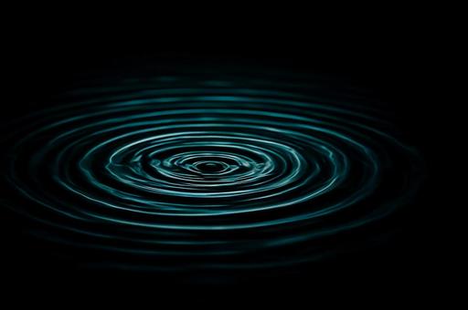 緑がかった波紋が広がるの写真