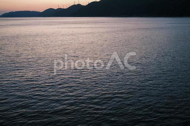 夕焼けの岬④ 海,岬,船の写真素材