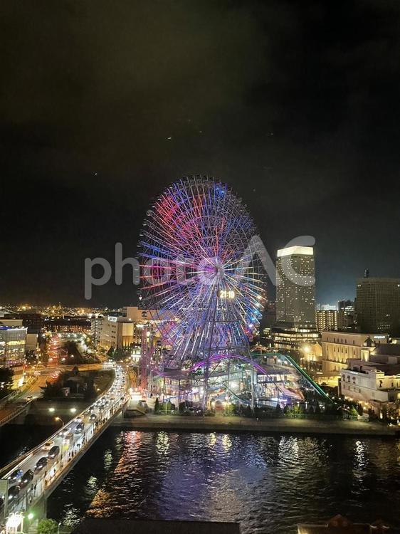 観覧車　みなとみらい 観覧車,みなとみらい,夜景の写真素材