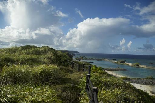 高台から見た宮古島の海 高台から見た宮古島の海 海,風景,雲の写真素材