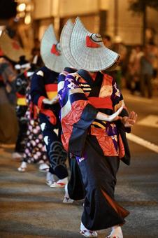 《西馬音内盆踊り》秋田県雄勝郡羽後町 《西馬音内盆踊り》秋田県雄勝郡羽後町 西馬音内盆踊り,西馬音内の盆踊り,羽後町の写真素材