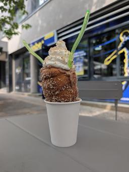 チムニーケーキ チムニーケーキ,ソフトクリーム,焼きたての写真素材