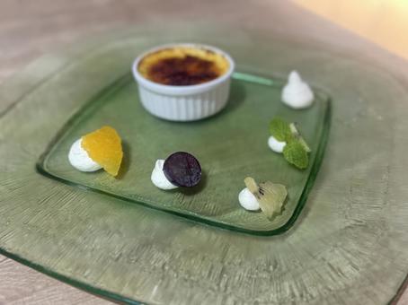 デザートプレート デザート,クレームブリュレ,クリームブリュレの写真素材