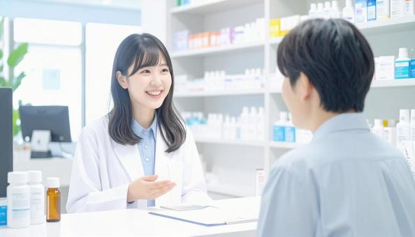 笑顔で働く薬剤師 笑顔で働く薬剤師の写真
