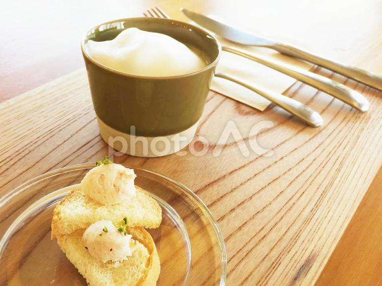 カナッペとミルクフォームのスープ カナッペ,スープ,ミルクフォームの写真素材