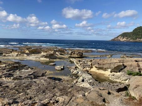 岩場の海辺 岩場の海辺の写真
