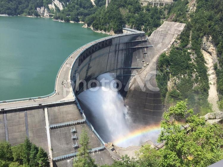 黒部ダムにかかる虹 ダム,水域,水力発電の写真素材