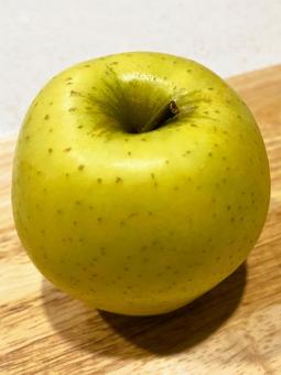 りんご（シナノゴールド）１ りんご,シナノゴールド,果皮の写真素材